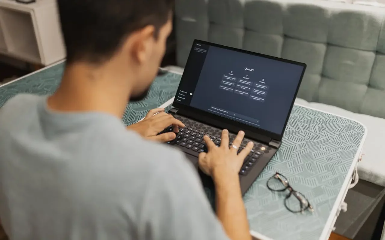 L'Intelligence Artificielle sur les plateformes d'apprentissage : quelles solutions à moindre coût pour les enseignants de FLE ?